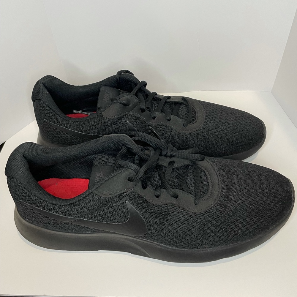 Nike men’s Size 13 - LIKE NEW! Tanjun Black - 812654-001